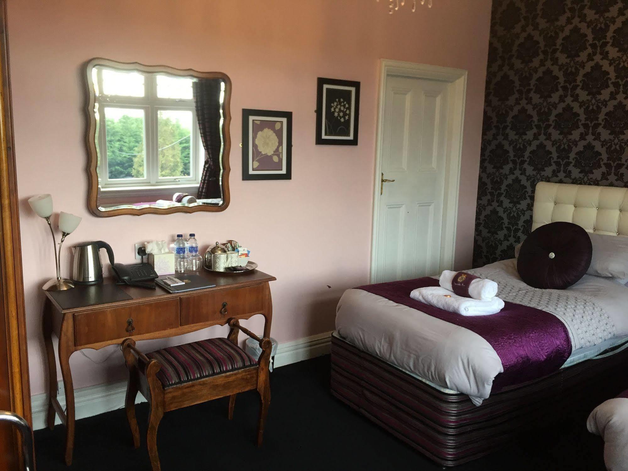 Grimscote Manor Hotel 3*